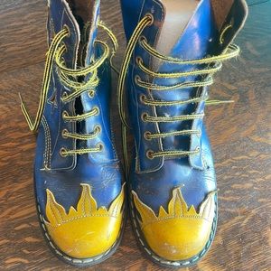 Vintage Tred Air sun moon and star 8 hole combat boot